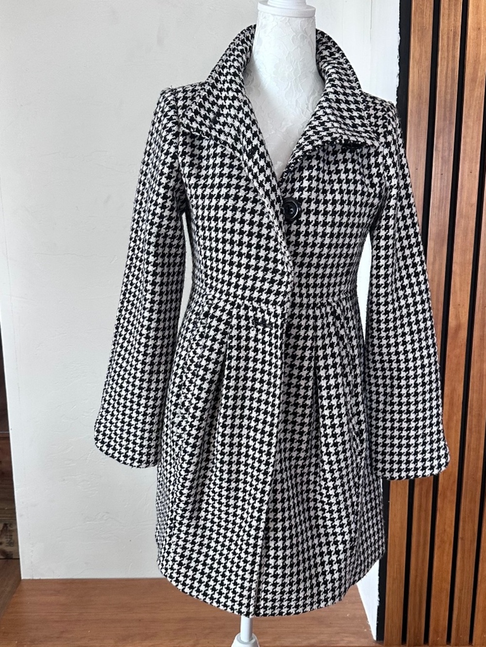 Vintage Bitten Sarah Jessica Parker PeaCoat Women Medium Houndstooth Wool Blend.